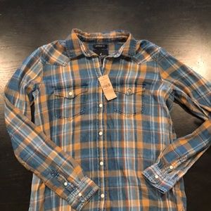American Eagle ladies shirt. Never worn size XS